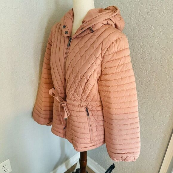 BCBGeneration Diagonal Seam Puffer Hooded Jacket Coral Pink Size Medium (8), NWT - Picture 10 of 16